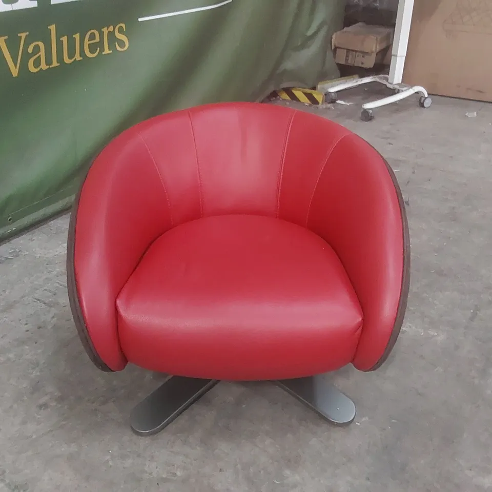 QUALITY DESIGNER ITALIAN MADE LEATHER UPHOLSTERED COCONUT SWIVELLING ARMCHAIR WITH SUEDE BACK AND REMOVABLE HEADREST