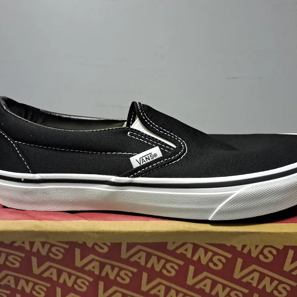 VANS MEN'S SNEAKERS CLASSIC SLIPON - SIZE UK 6.5