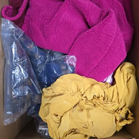 APPROXIMATELY 20 ASSORTED WOMENS CLOTHING PRODUCTS IN VARIOUS STYLES & SIZES 