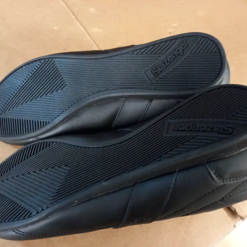 PAIR OF SLAZENGER BLACK SHOES - 40