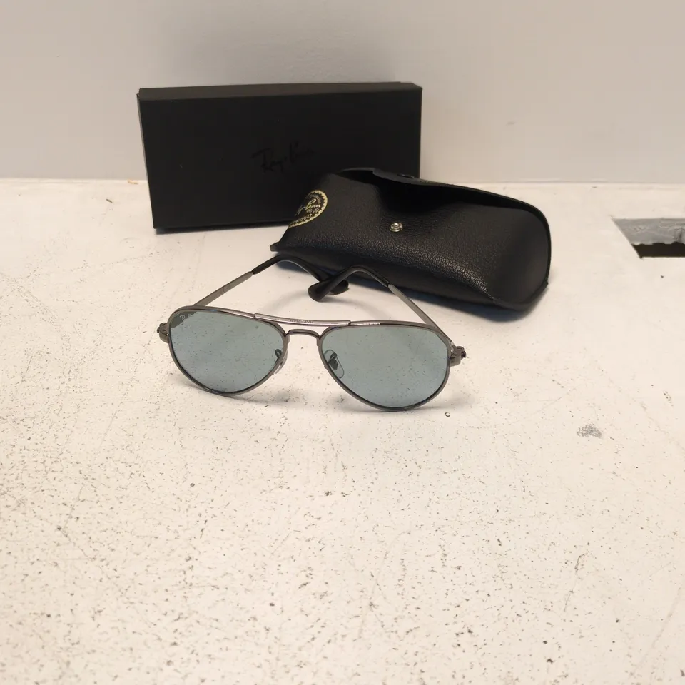 RAY-BAN AVIATOR SUNGLASSES – METAL FRAME, GREY LENSES – WITH BLACK LEATHER CASE & BOX