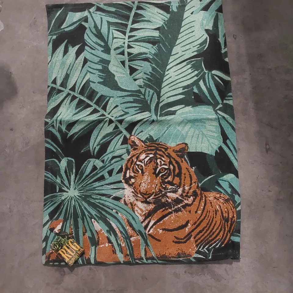BAG TO CONTAIN APPROX 12 X TIGER PATTERN RUGS // SIZE: 60 X 90cm