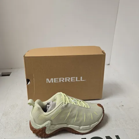 BOXED MERRELL TRAIL SHOES – LIGHT GREY WITH LIME ACCENTS - UK 5 