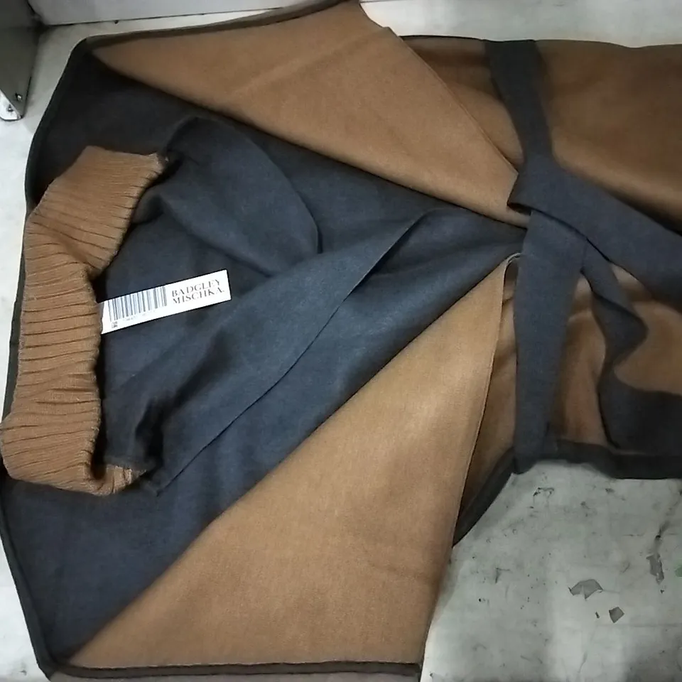 BOX CONTAINING 14PCS BADGLEY MISCHKAC ,GREY,  PONCHO ,SIZE L  