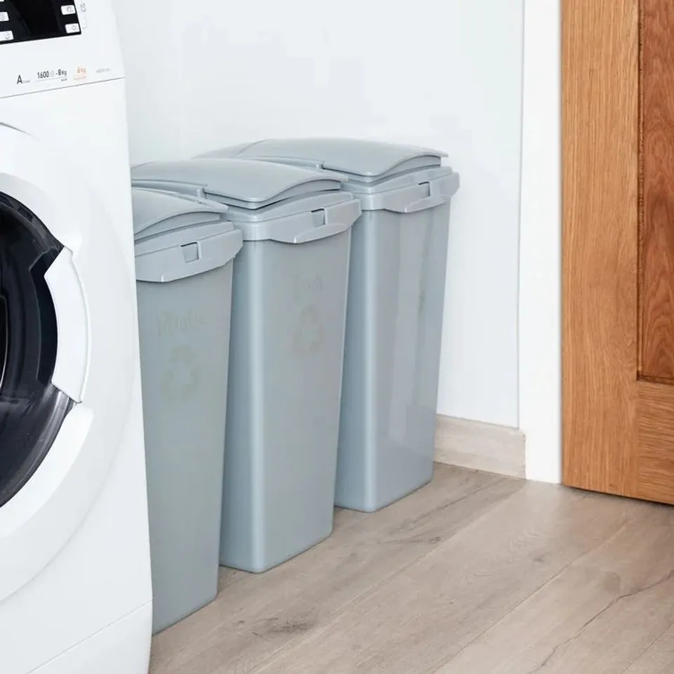 BOXED 40L PLASTIC MANUAL LIFT RUBBISH BIN 