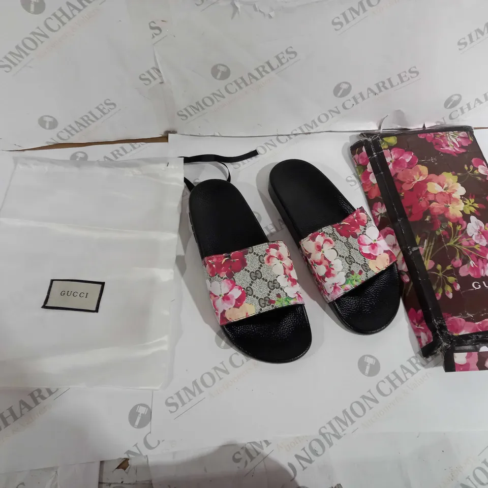 BOXED PAIR OF GUCCI BETIS GIAMOUR SLIDERS SIZE 41