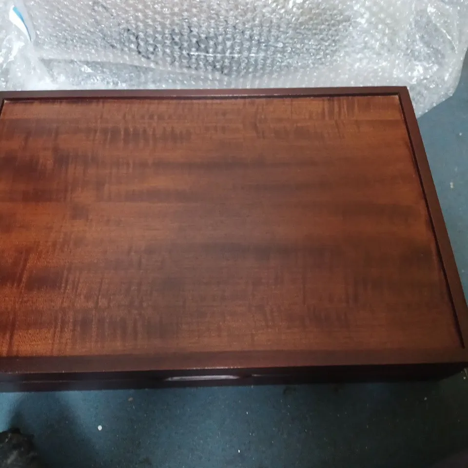 NEWBRIDGE CUTLERY CO LARGE STAINLESS STEEL CUTLERY SET IN A WOODEN PRESENTATION BOX