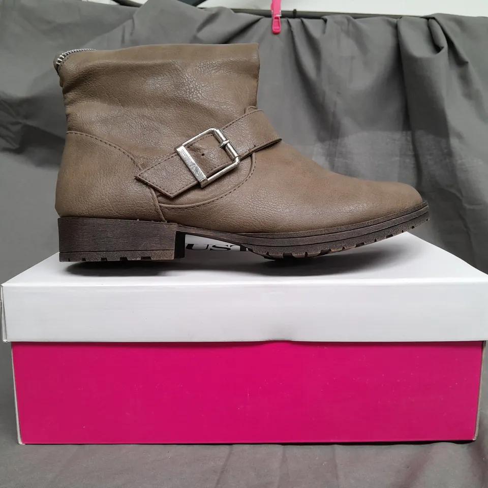 BOX OF APPROX 12 JUSTFAB BRYARA HIGH TOP BOOTS IN VARIOUS SIZES