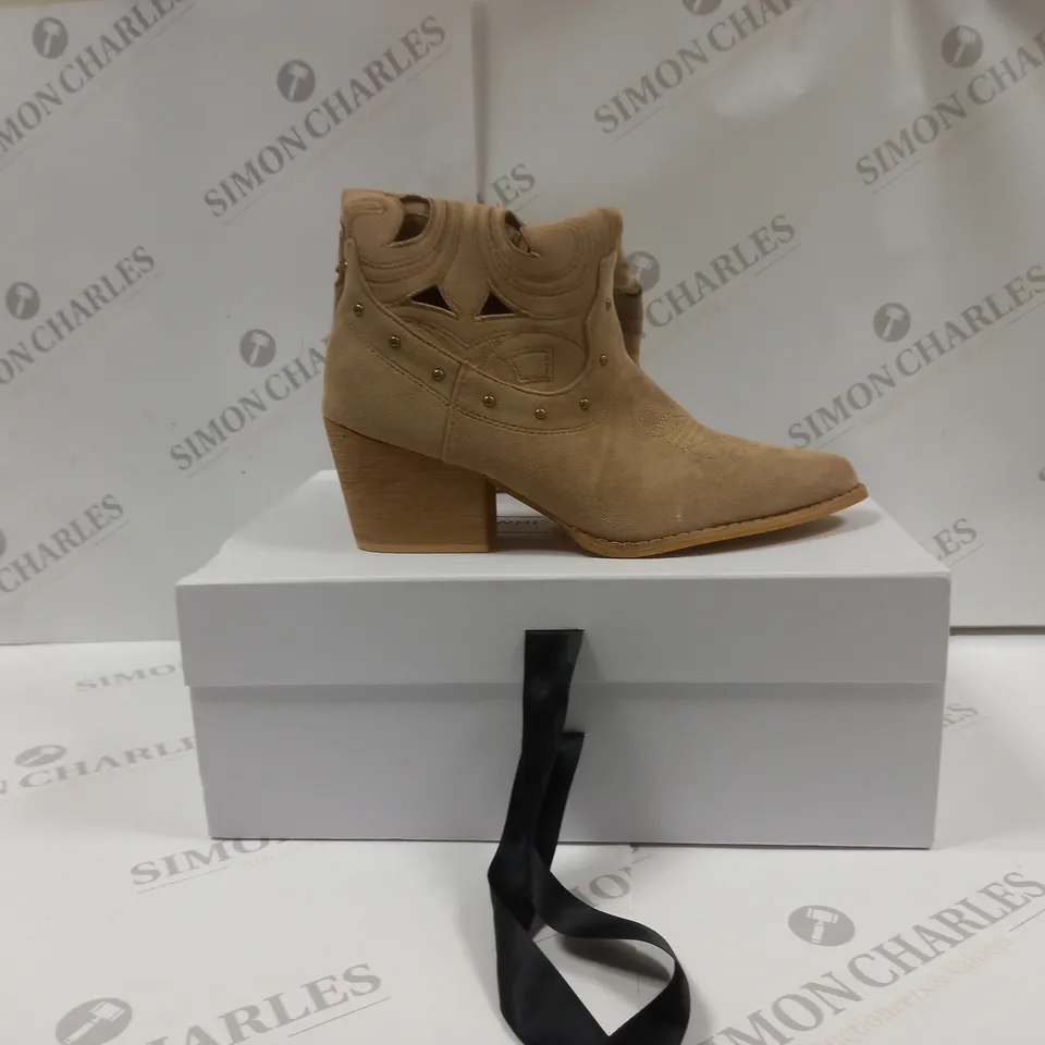 BOXED PAIR OF THE WHITE COMPANY MODA BELLEZA SHOES UK SIZE 5.5