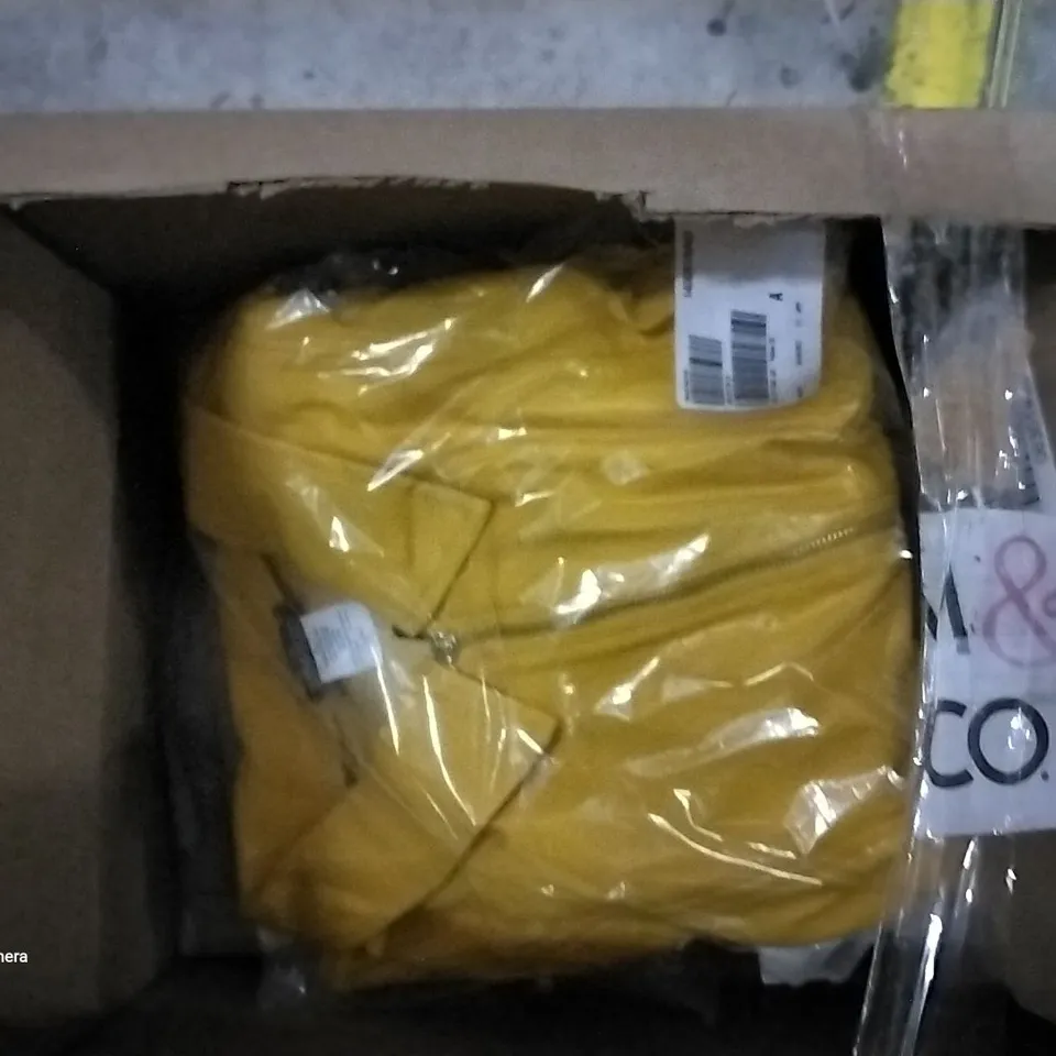 B9X OF APPROXIMATELY 10 ASSORTED CLOTHING ITEMS TO INCLUDE A HELENE BERMAN GREY COTTON BIKER JACKET AND A 2HR PERFORMANCE WEAR LIQUID FOUNDATION 