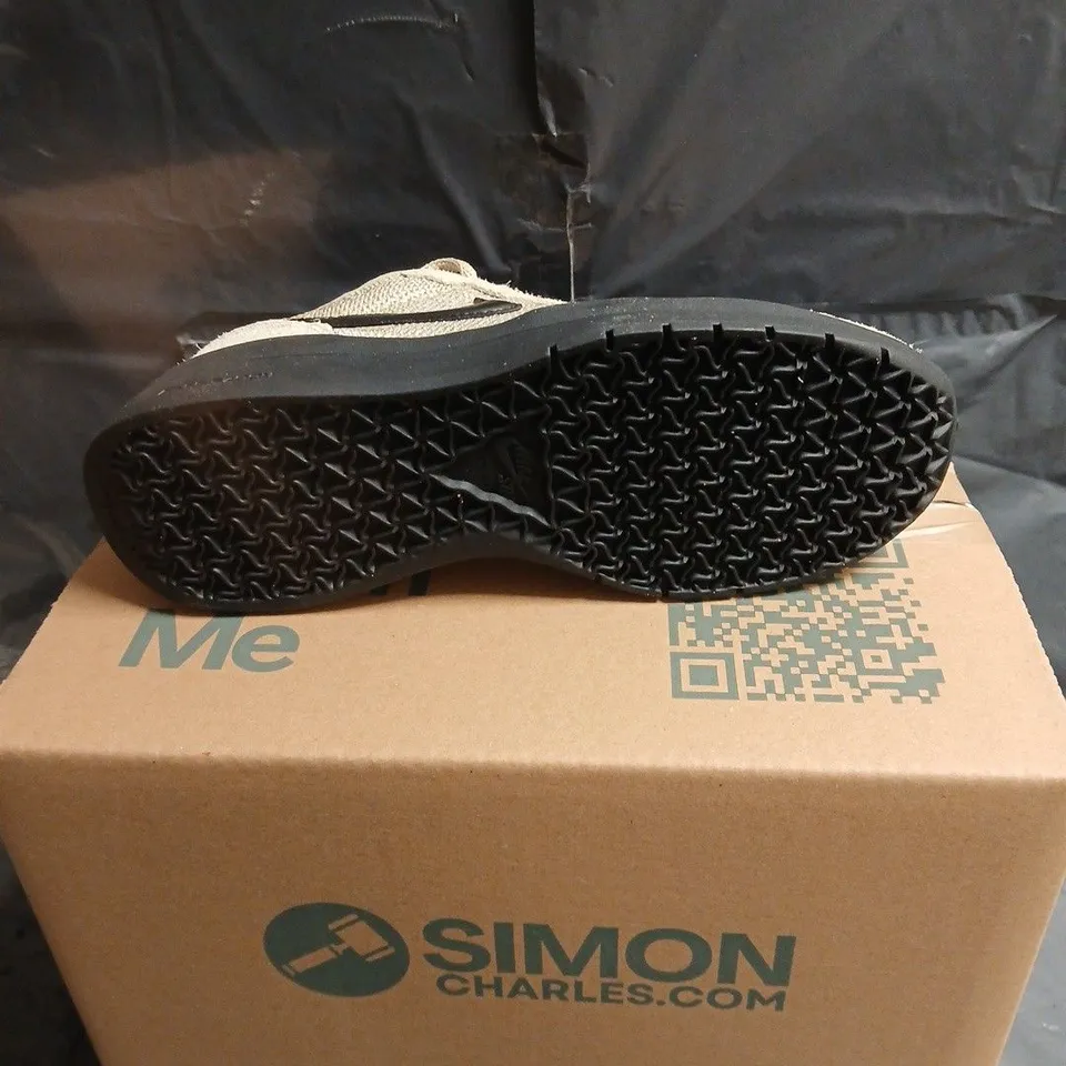 NIKE SNEAKERS – BEIGE MESH & SUEDE, BLACK SWOOSH – MEN'S FLYKNIT UK 5