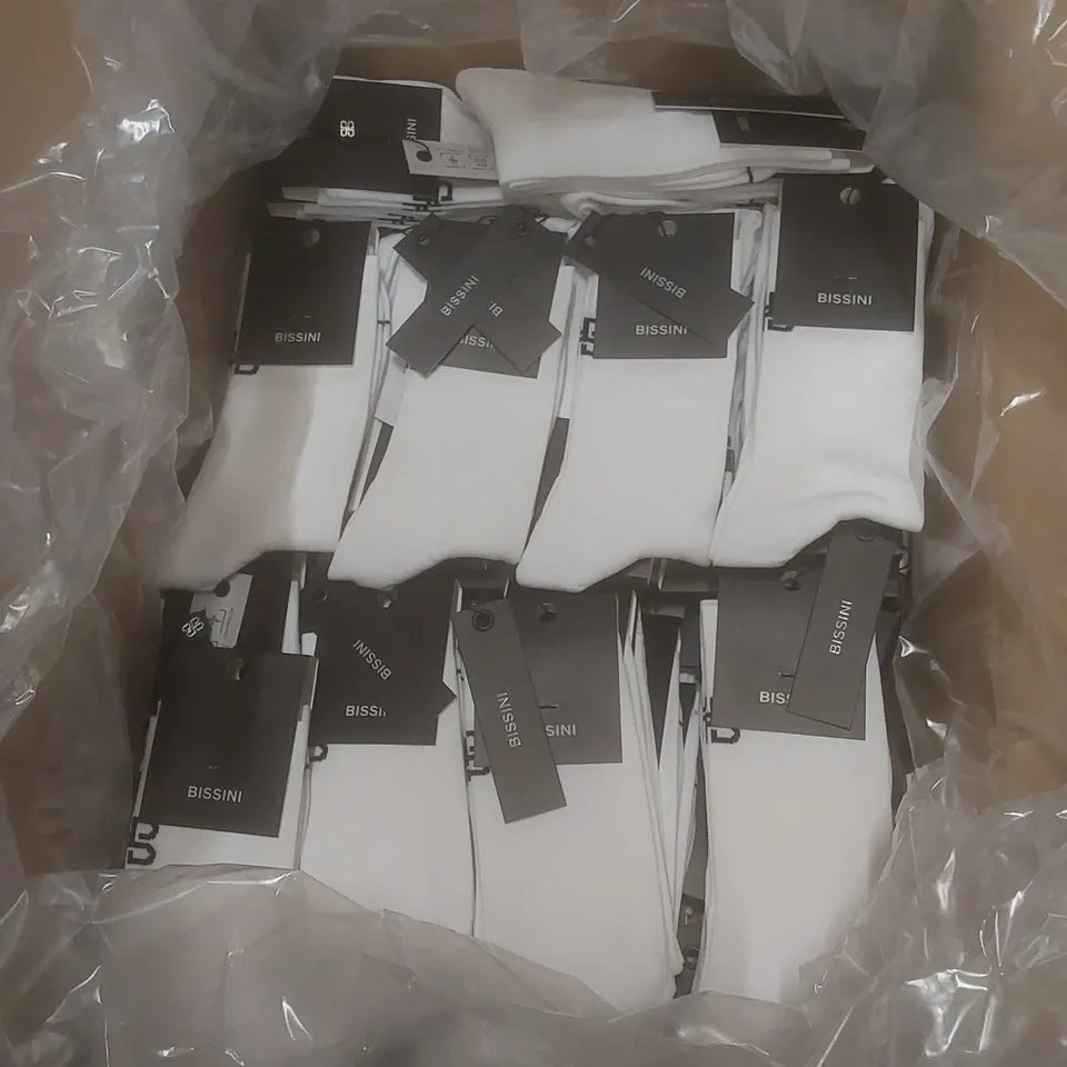 BOX TO CONTAIN APPROX 100 BRAND NEW PAIRS OF BISSINI CYCLING SOCKS - CLASSIC WHITE // SIZE: S-M // 1 PAIR PER PACK