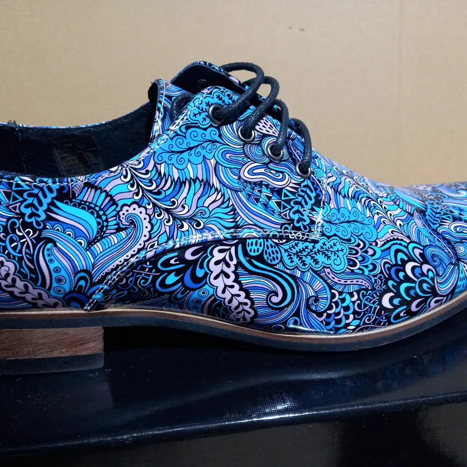 LUREAUX BLUE FANTASY SHOES - SIZE 7 