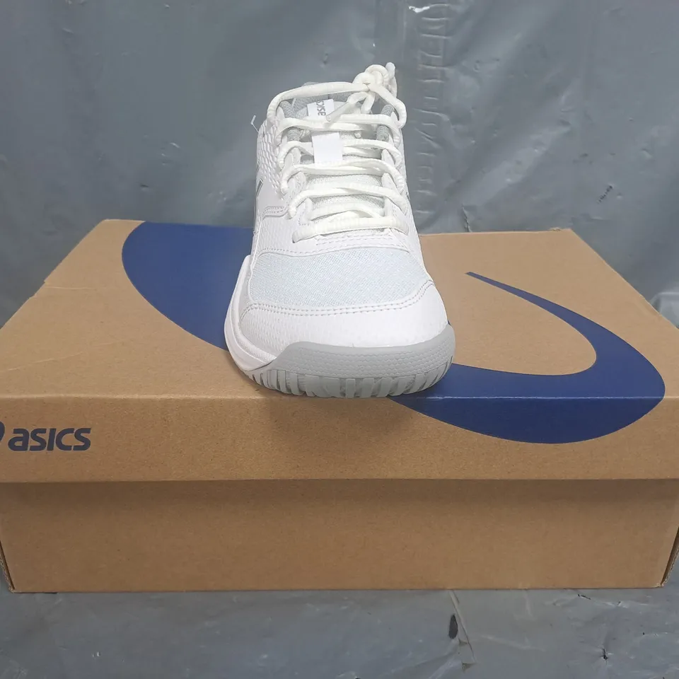 BOXED PAIR OF ASICS GEL-DEDICATE 8 WOMEN'S TRAINERS IN WHITE/SILVER SIZE UK 6