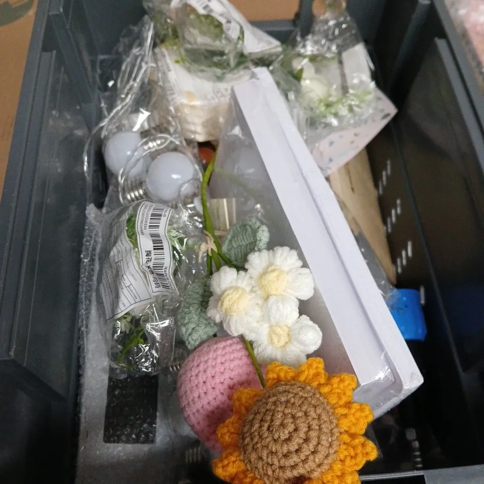 APPROXIMATELY 10 ASSORTED HOUSEHOLD ITEMS TO INCLUDE - ARTIFICIAL FLOWERS ,CROCHETED SUNFLOWERS AND MULTI PURPOSE CONTACT LENS CLEANER