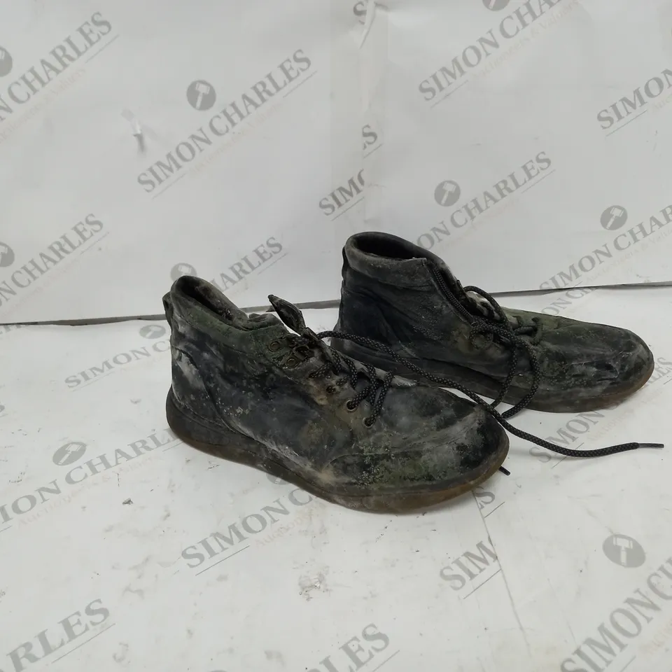 VIONIC WHITEY HIKER BOOTS BLACK SIZE 5.5 - UNBOXED 