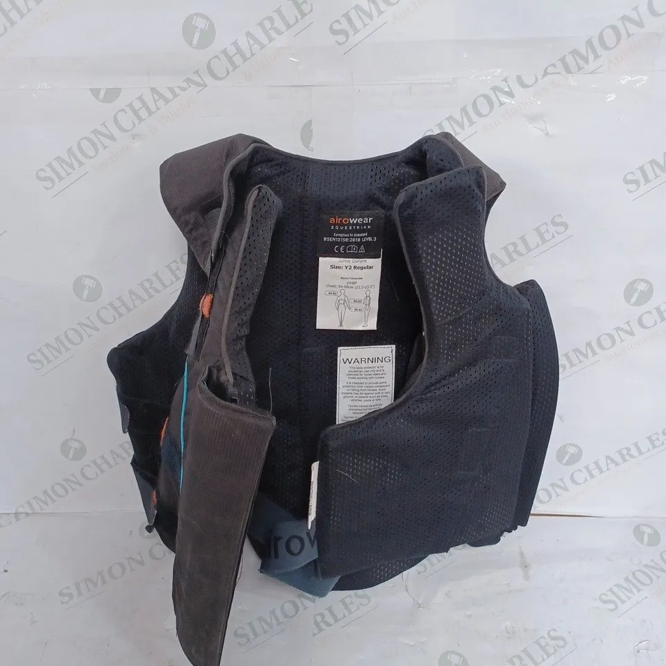 AIROWEAR EQUESTRIAN JUNIOR OUTLYNE BODY PROTECTOR BLACK // SIZE: Y2 REGULAR 