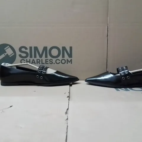 BOXED BRAND NEW APPROXIMATELY 4 SIMPLY BE OSLO WIDE SHOES BLACK SIZE 7