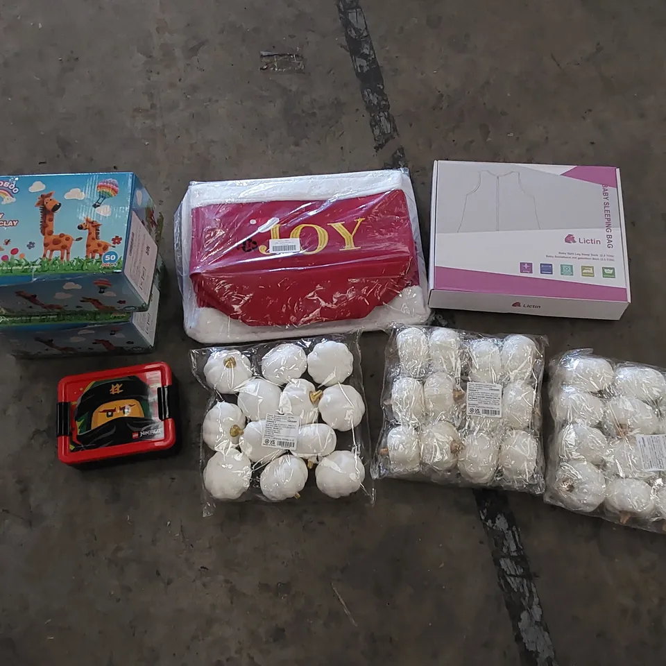 PALLET TO CONTAIN ASSORTED HOUSEHOLD ITEMS AND CONSUMER PRODUCTS. INCLUDING SEASONAL DECORATIVE PRODUCTS, BOOKS, LUNCH BOXES, TOYS ETC 