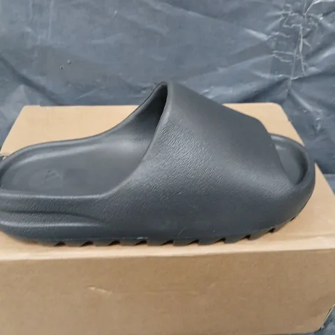 BOXED PAIR OF YEEZY SLIDES - UK SIZE 9
