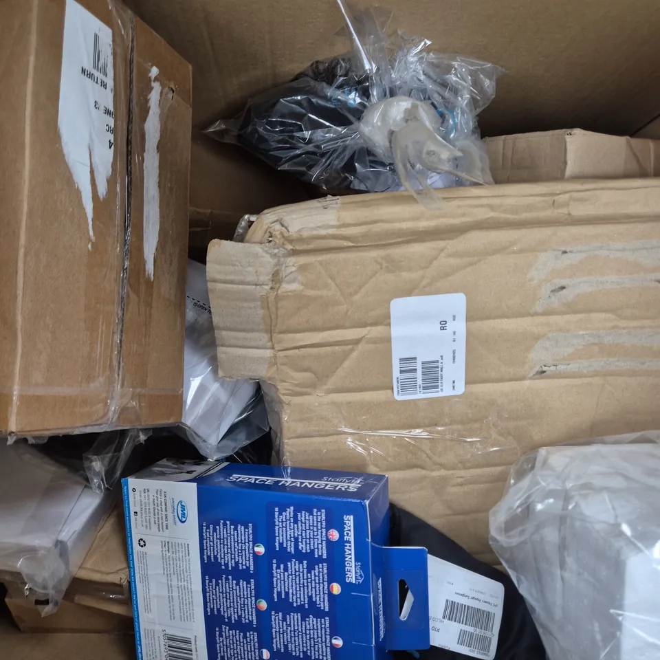 BOX OF APPROXIMATELY 20 ASSORTED HOUSEHOLD ITEMS TO INCLUDE SPACE HANGERS, WIRELESS CHARGING PAD, POWER BANK, ETC - COLLECTION ONLY