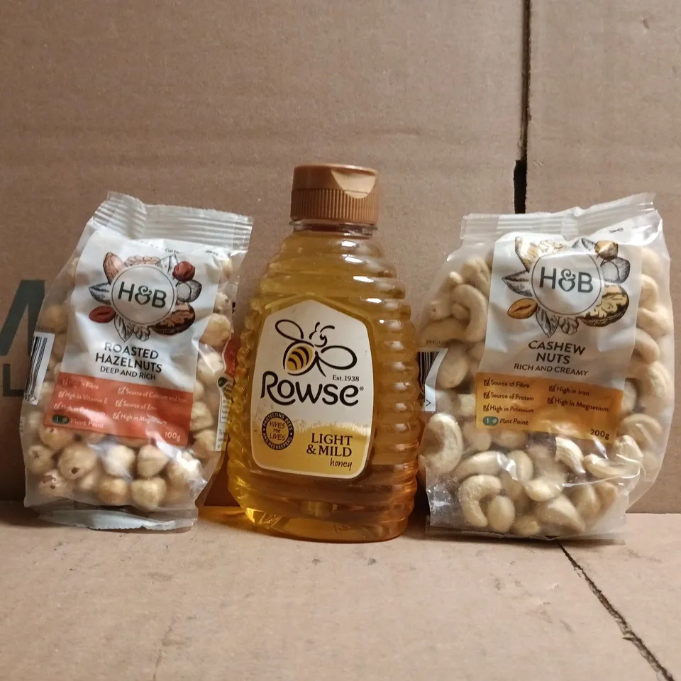 APPROXIMATELY 10 ASSORTED FOOD AND DRINK ITEMS TO INCLUDE HONEY, CASHEW NUTS, HAZELNUTS, ETC