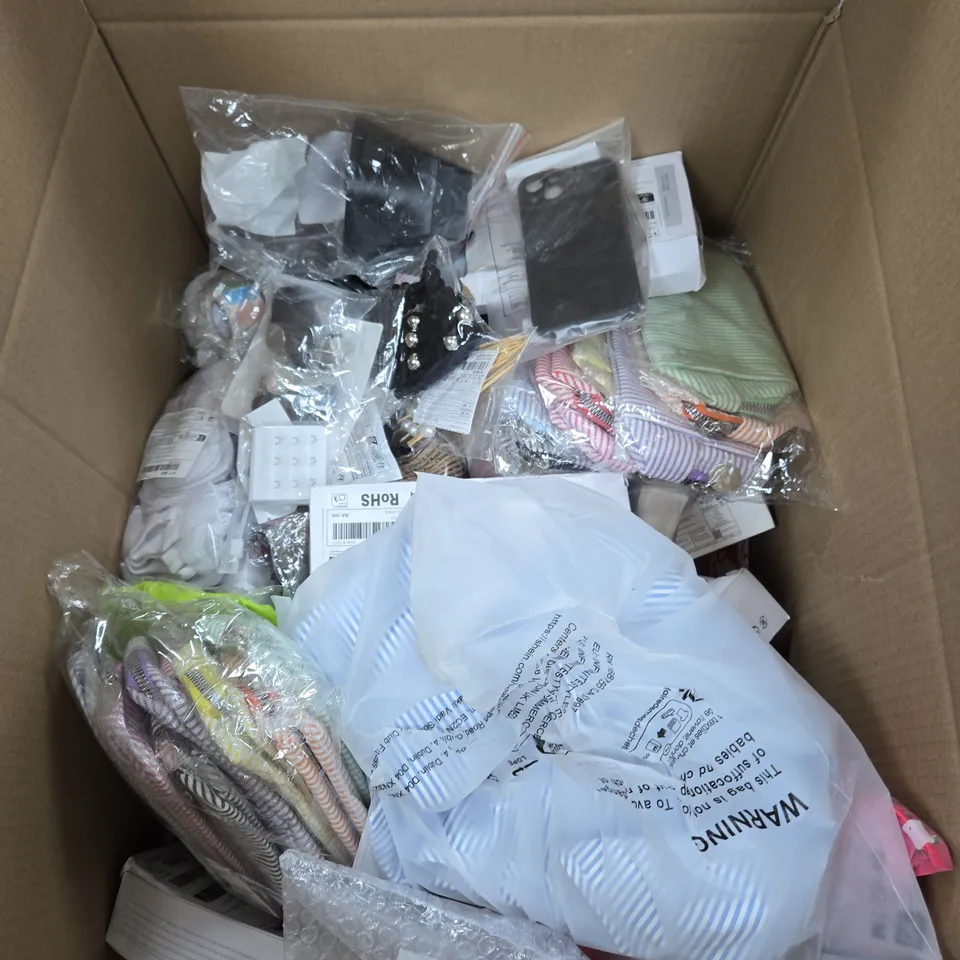 BOX OF APPROXIMATELY 15 ASSORTED ITEMS INCLUDING SOME SMALL BAGS, EGGS AND SPOONS AND POPCORN BAGS