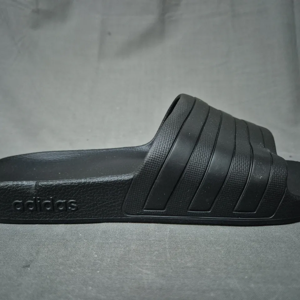 ADIDAS BLACK ADILETTE AQUA SLIDERS - UK 7 