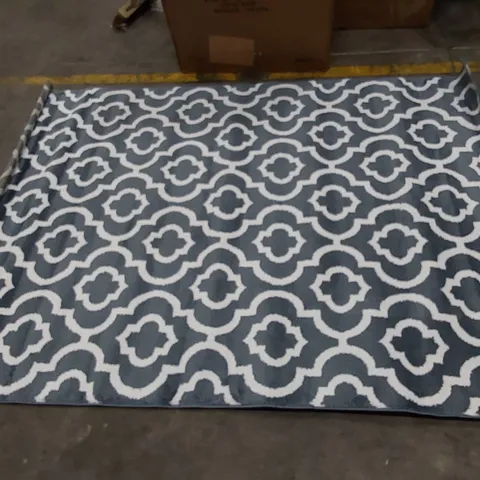 MIST TRADITIONAL RUG - BLUE // SIZE: 160 X 220cm