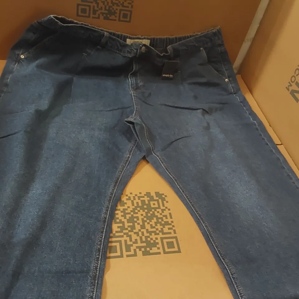 BOX CONTAINING APPROXIMATELY 11x BRAND NEW SIMPLY BE MID BLUE PLEAT DETAIL JEANS - SIZE 26L