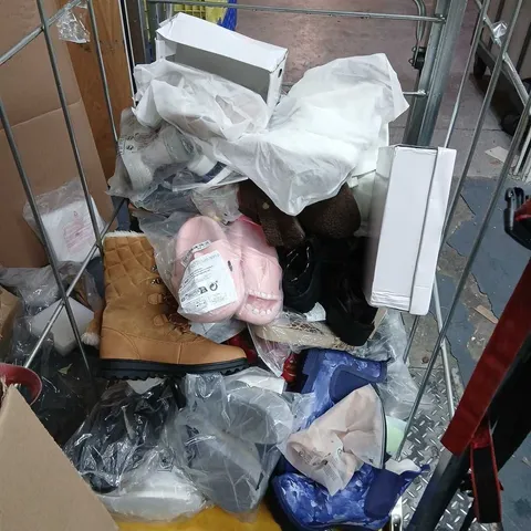 LARGE QUANTITY OF ASSORTED FOOTWEAR