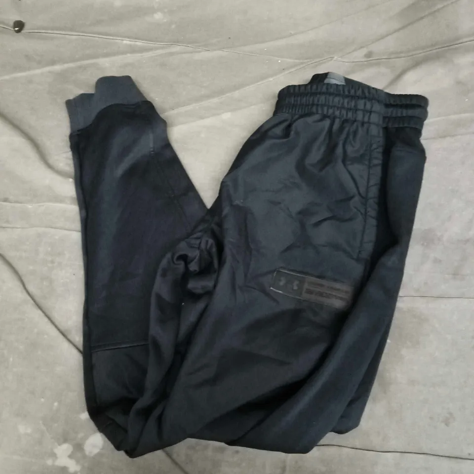 UNDER ARMOUR UNDER ARMOUR TRACKSUIT BOTTOMS IN BLACK - MEDIUM