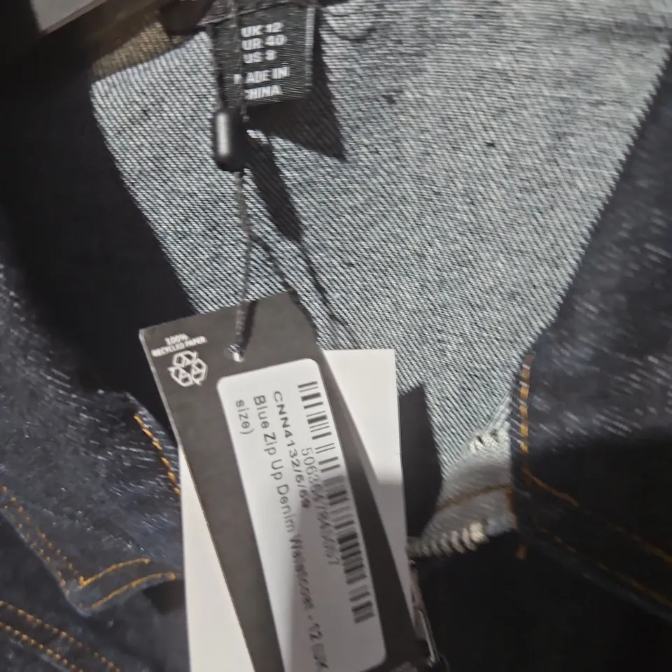 PRETTYLITTLETHING DENIM SLEEVELESS ZIP VEST – UK 12 (EU 40, US 8) WOMENS