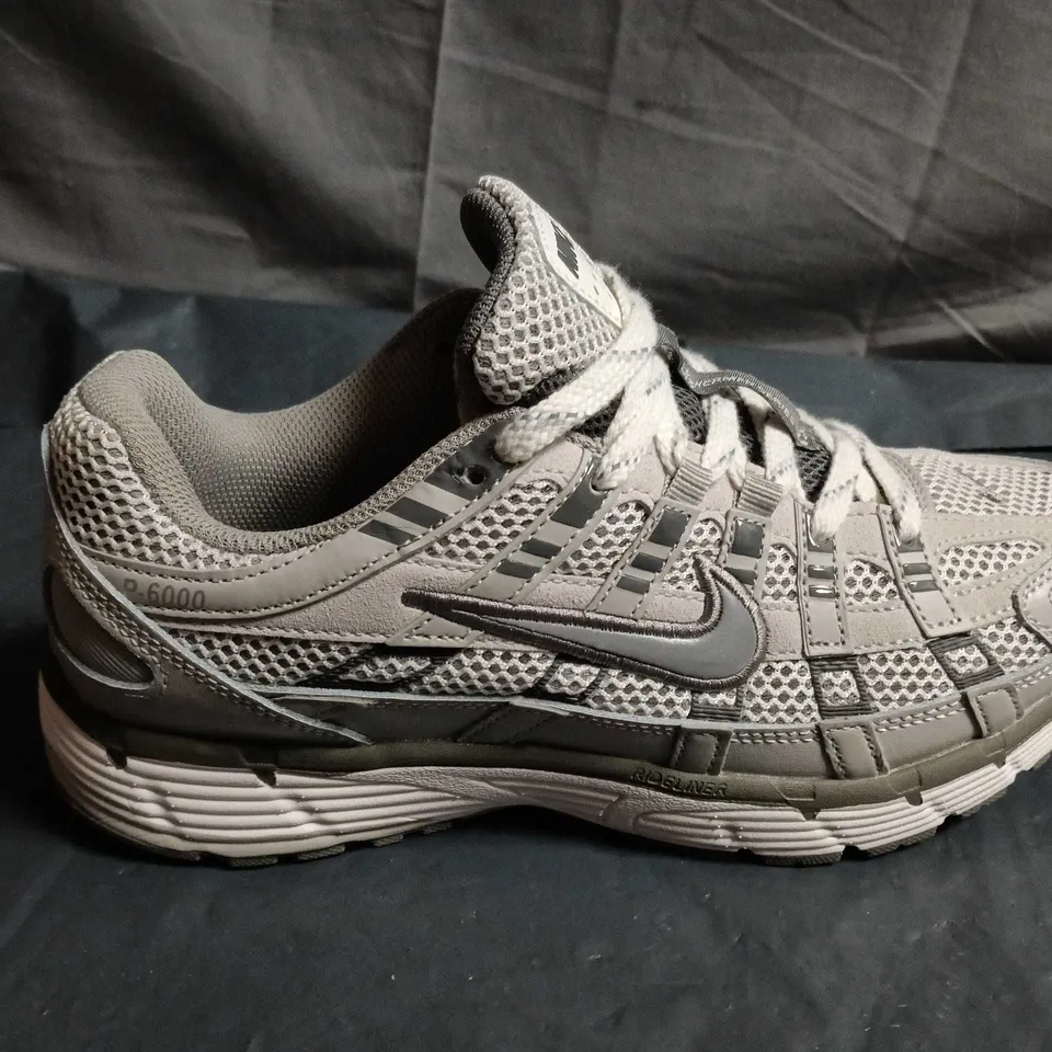 UNBOXED PAIR OF NIKE P6000 TRAINERS - UK SIZE 7