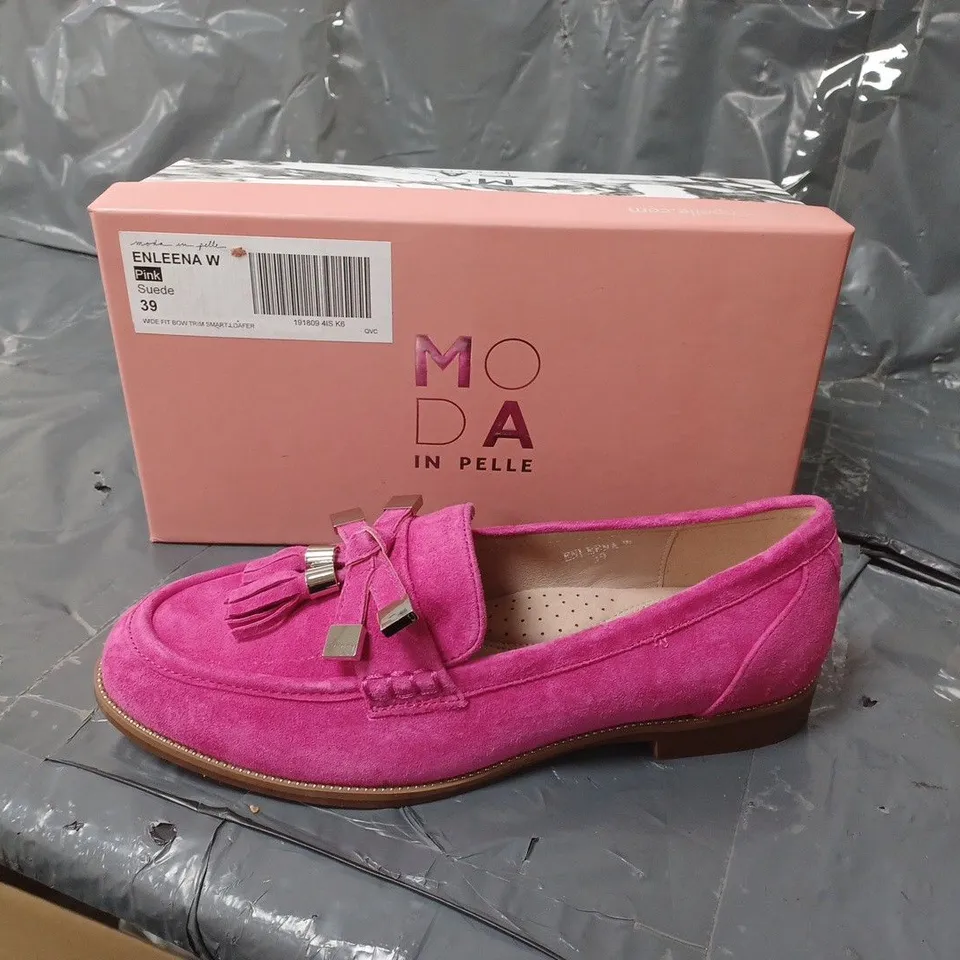 BOXED PAIR OF PINK SUEDE SHOES UK SIZE 6