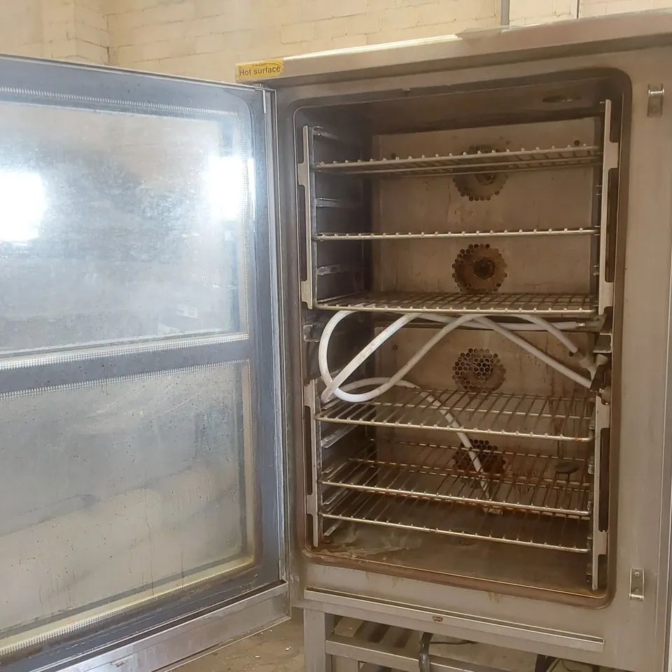 COMMERCIAL COMBINATION STEAM AND CONVECTION OVEN