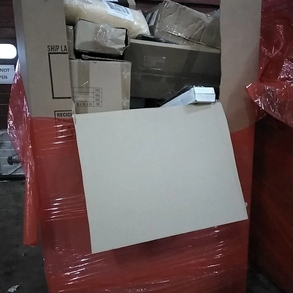 PALLET OF HOUSEHOLD ITEMS TO INCLUDE PET TRANSPORT BAG,TRUNKI,CAT HOUSE, KICK SCOOTER AND OTHER ASSORTED ITEMS...
