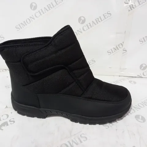 BLACK ANKLE SNOW BOOT SIZE 10