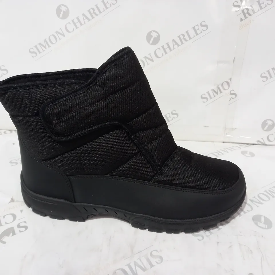 BLACK ANKLE SNOW BOOT SIZE 10