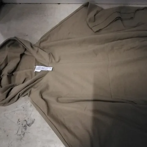 BOX CONTAINING WYNNE LOUNGE PONCHO HOODIE , SIZE S , 1 PCS