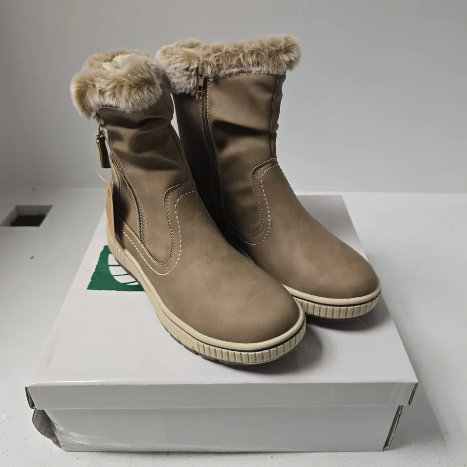 NATURELLE WOMEN'S TAUPE FUR-LINED WINTER BOOTS – UK SIZE 4