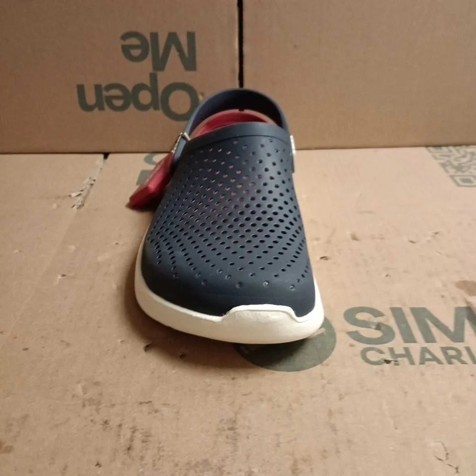 LITERIDE BY CROCS CLOGS BLUE AND RED SIZE M6/W7