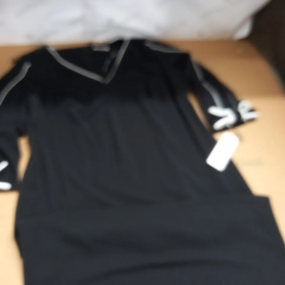 CALVIN KLEIN BLACK V-NECK DRESS - 14W