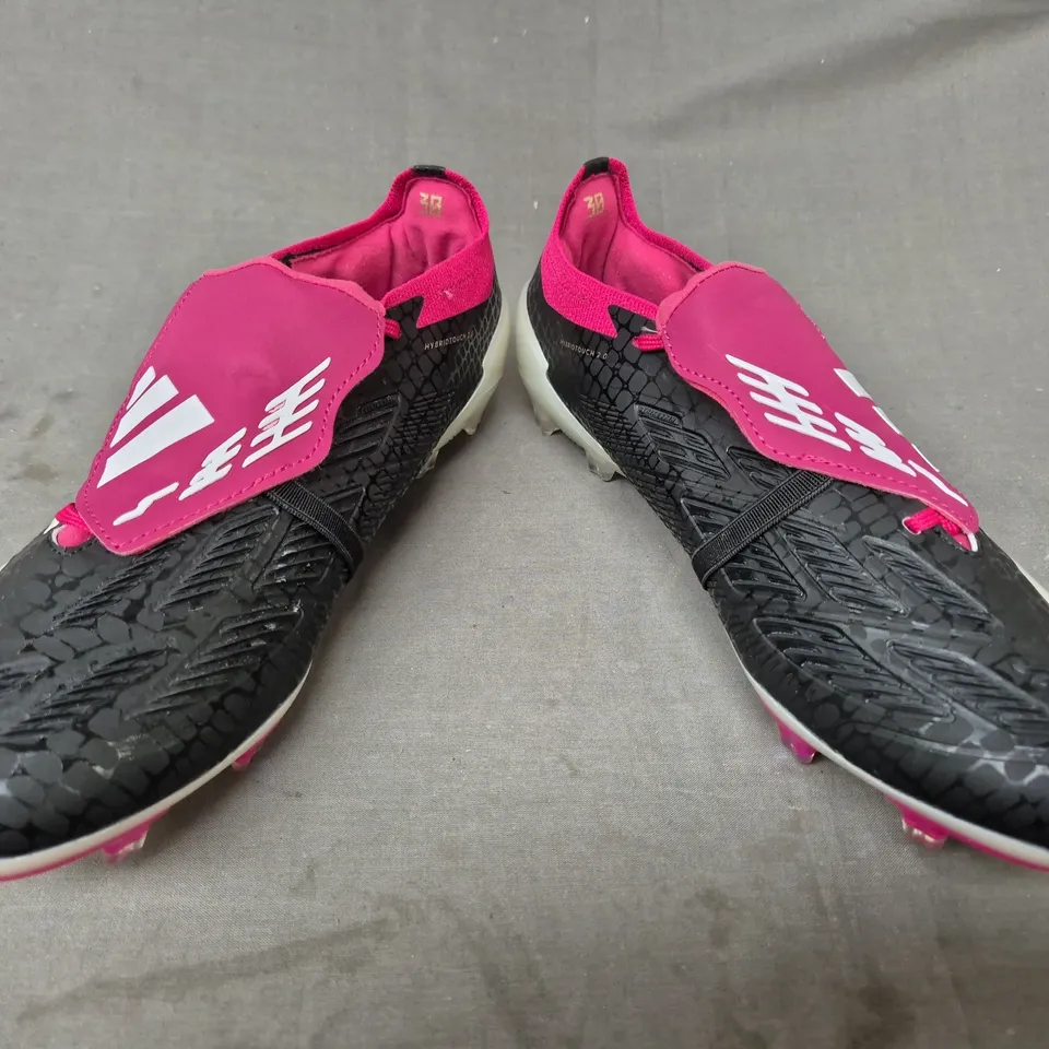 PAIR OF ADIDAS PREDATOR FOOTBALL BOOTS IN BLACK/WHITE/PINK UK SIZE 10.5