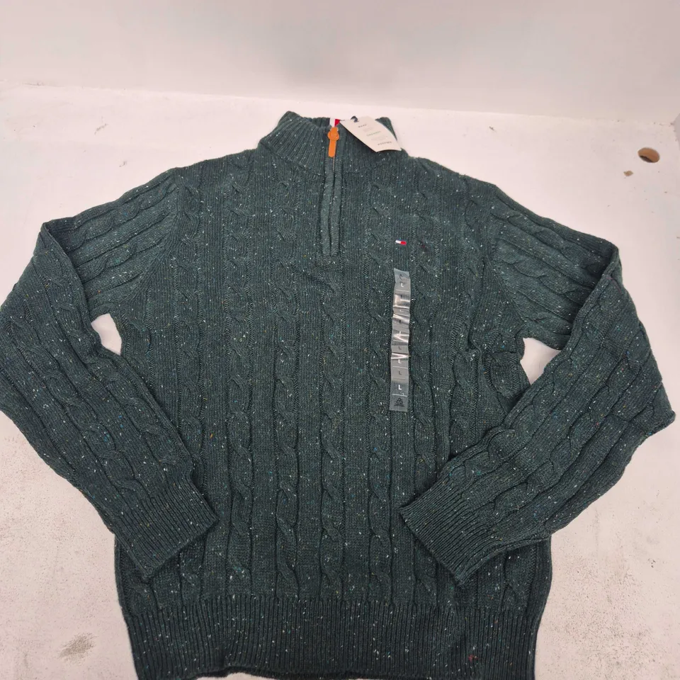 TOMMY HILFIGER COTTON CABLE KNIT SWEATER IN GREEN - LARGE