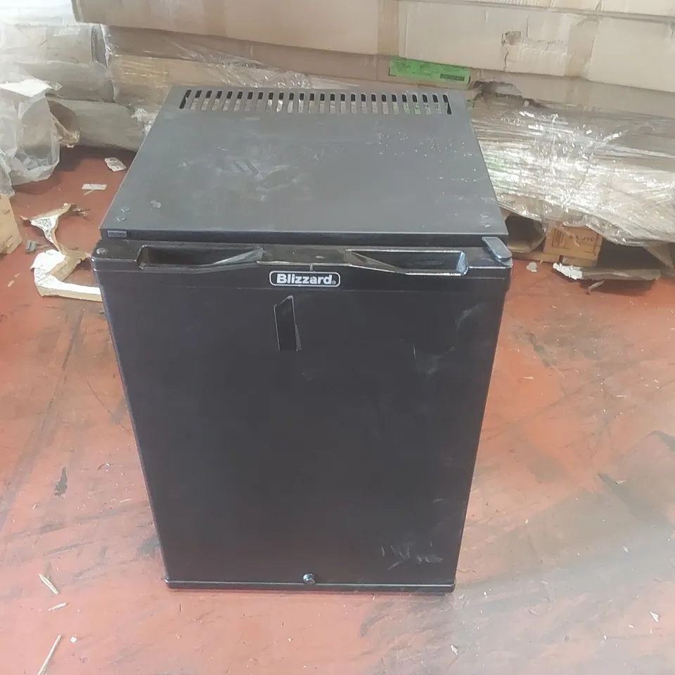 BLIZZARD BMB40 40L SINGLE SOLID DOOR MINI BAR FRIDGE