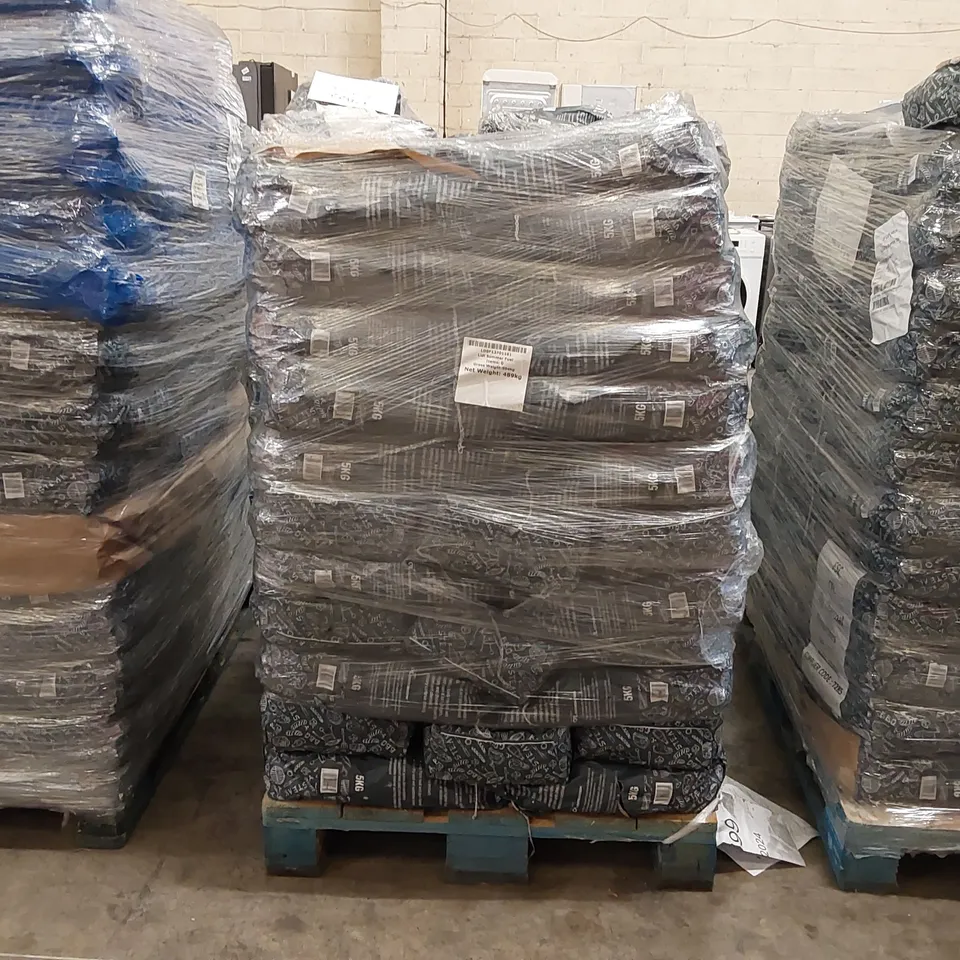 PALLET OF APPROXIMATELY 88X 5KG BAGS OF CHARCOAL BARBECUE BRIQUETTES