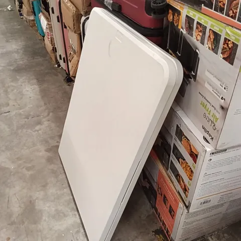FOLDABLE TABLE 