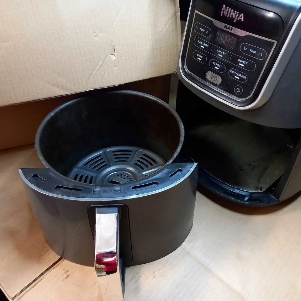 NINJA AIR FRYER