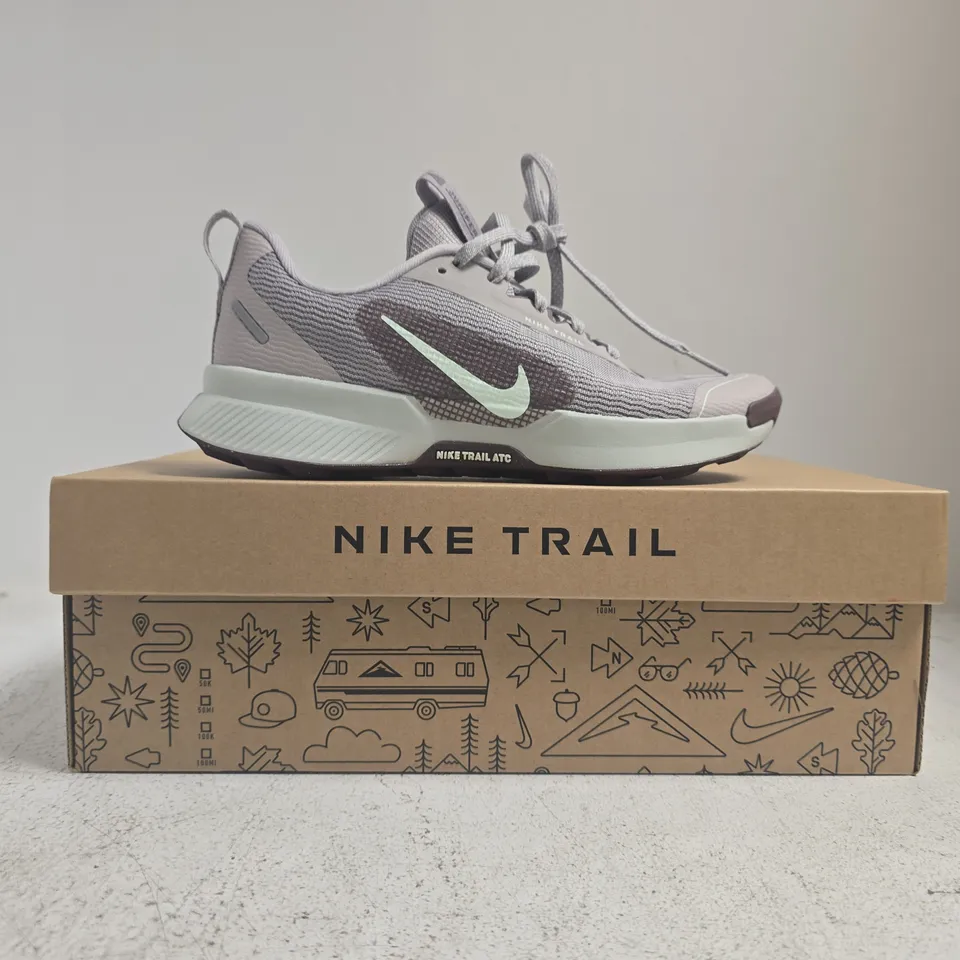 BOXED PAIR OF NIKE JUNIPER TRAIL 3 TRAINERS IN LILAC SIZE UK 3